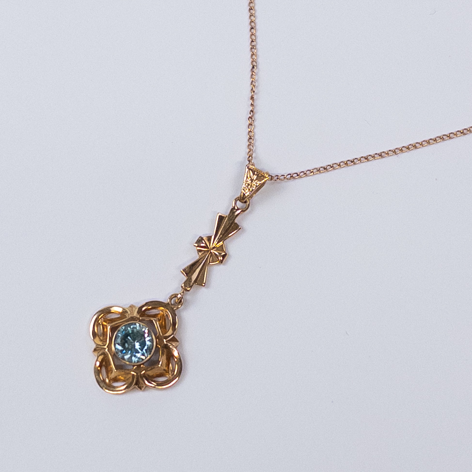 14K Gold  & Blue Stone Flower Pendant Necklace