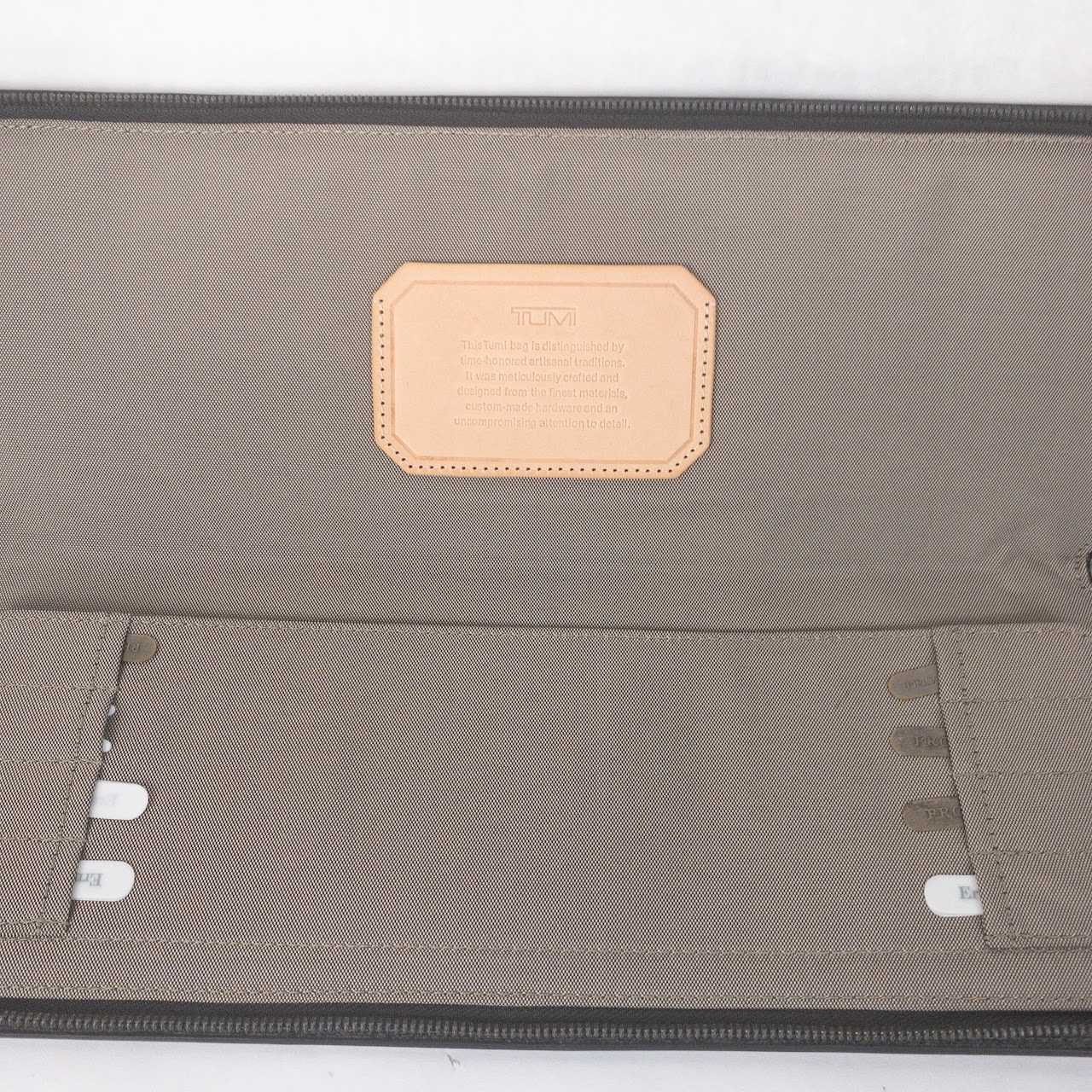 Tumi hotsell tie case