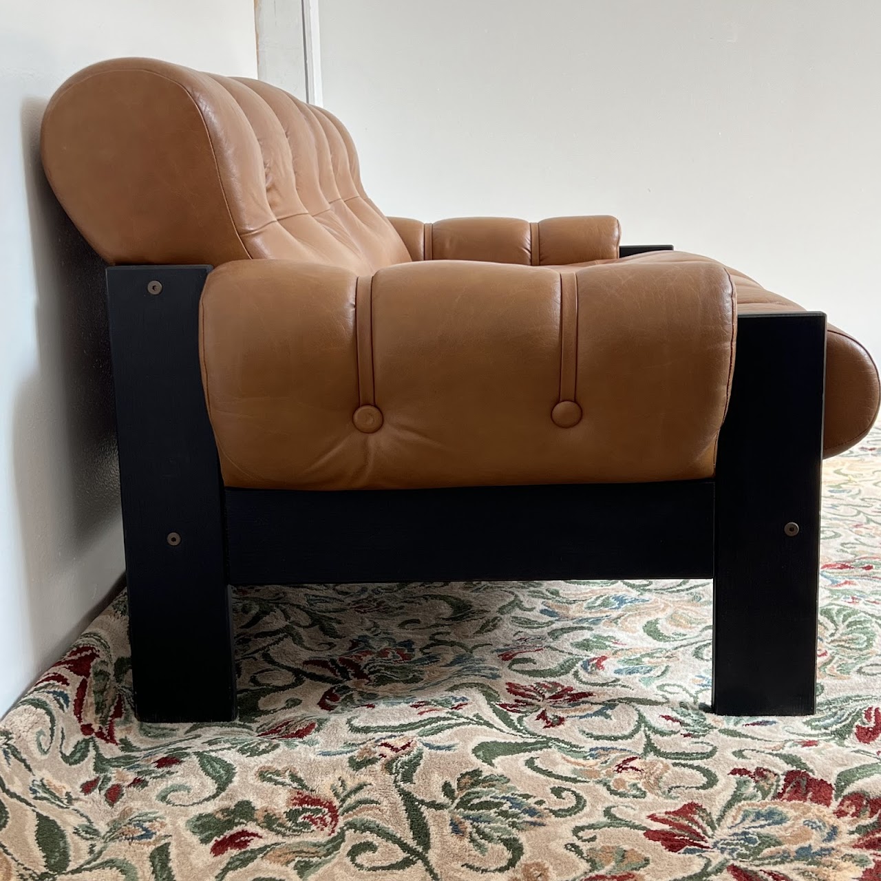 Uu-Vee Kaluste Oy Modernist Finnish Oak and Leather Settee