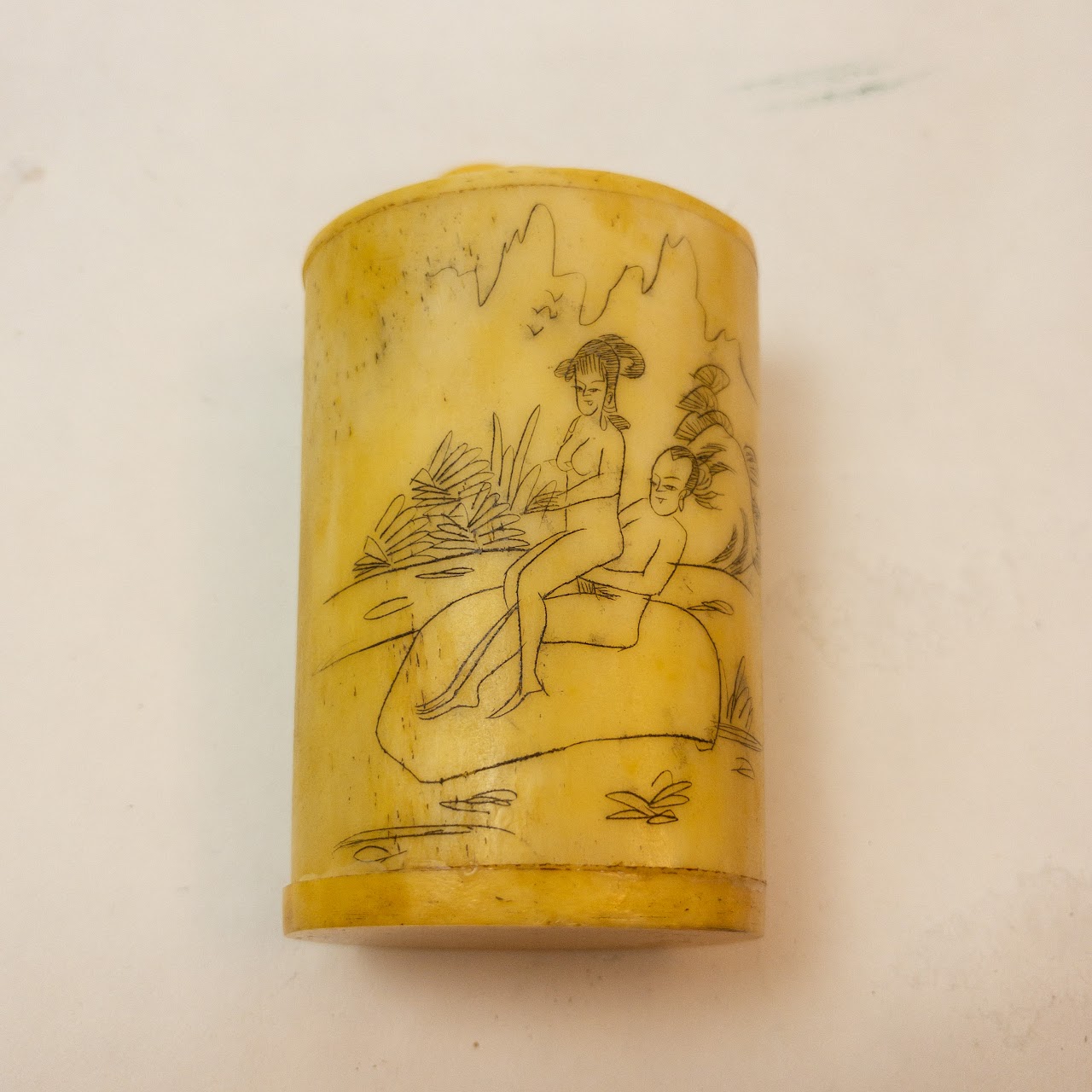 20th Century Japanese Erotic Shunga Scrimshaw Snuff Bottle