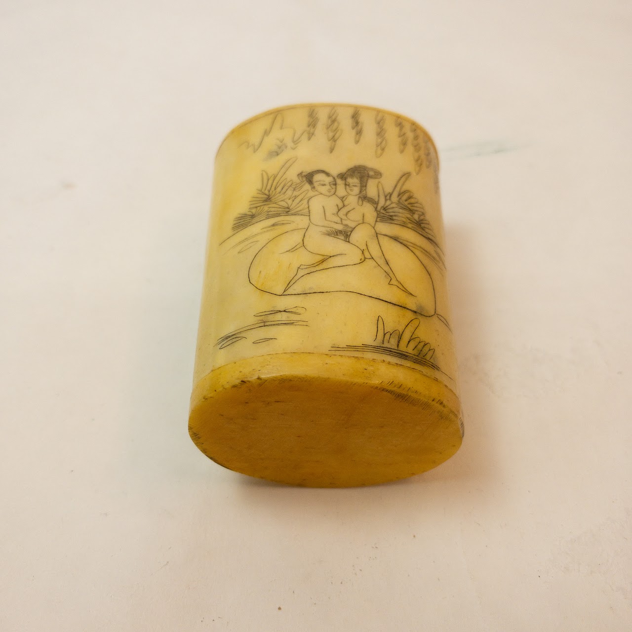 20th Century Japanese Erotic Shunga Scrimshaw Snuff Bottle