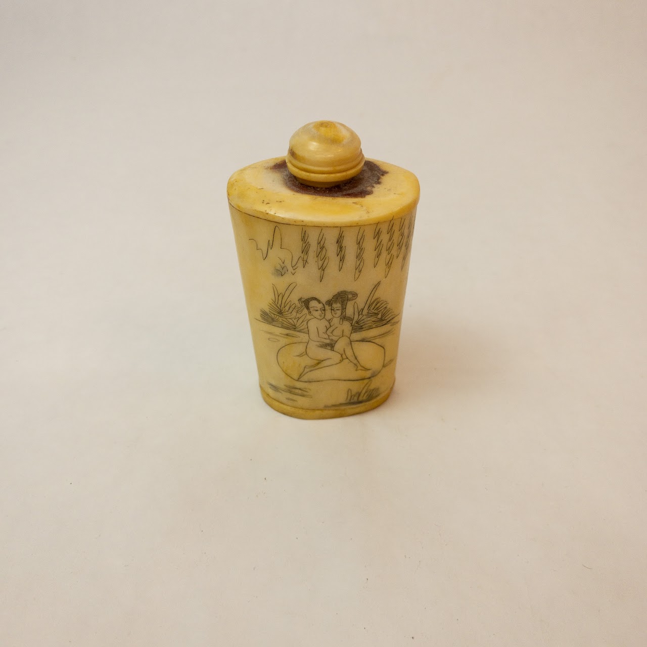 20th Century Japanese Erotic Shunga Scrimshaw Snuff Bottle