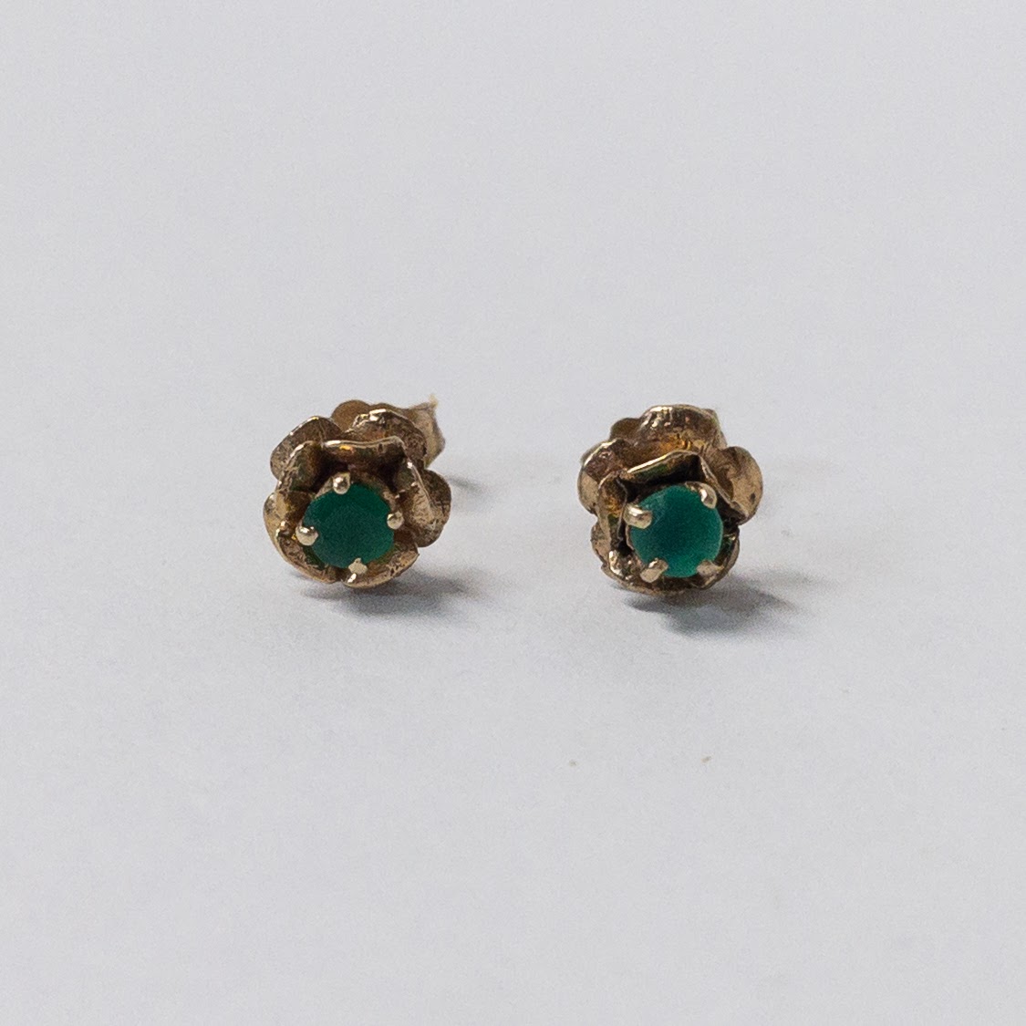 14K Gold Green Stone Floral Stud Earrings