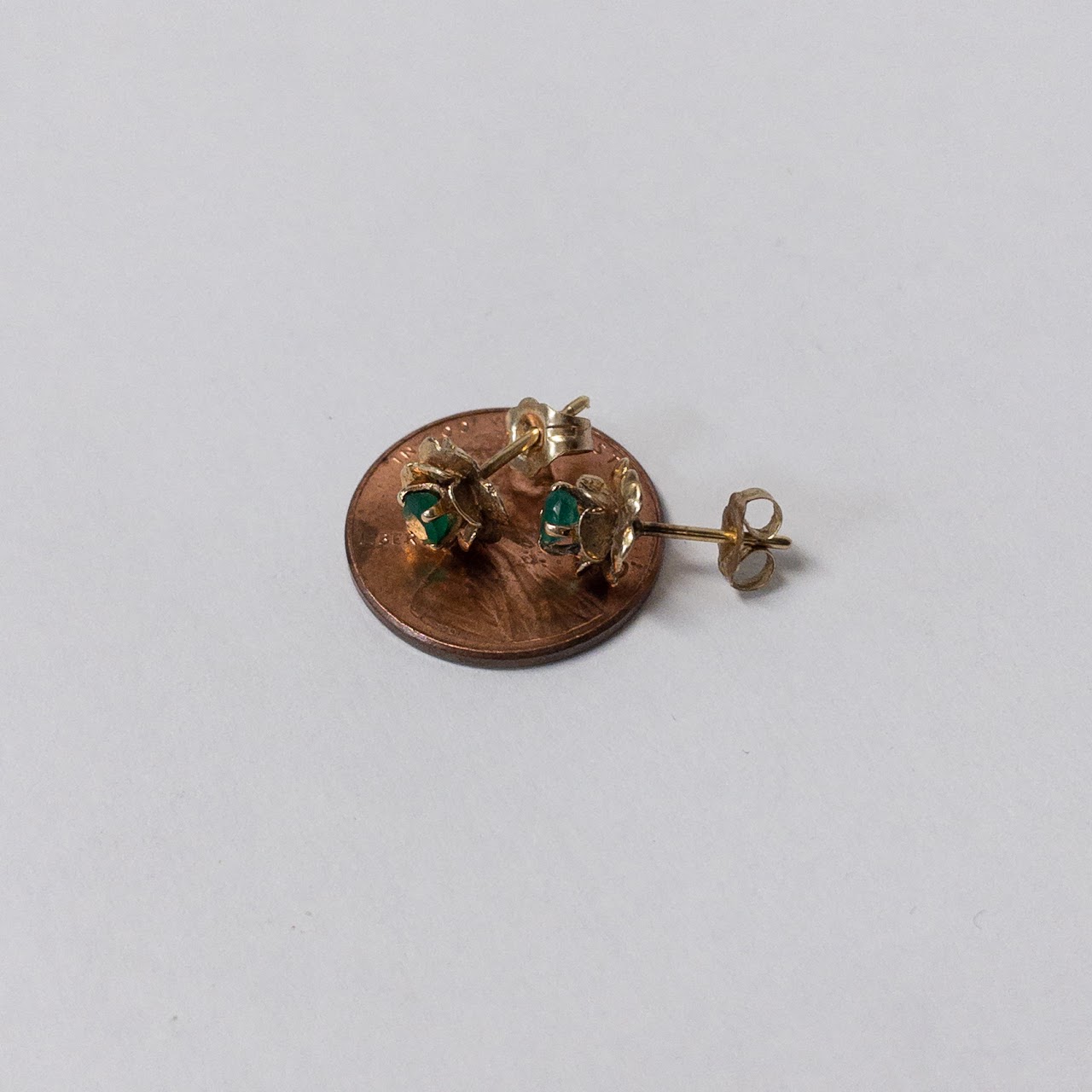 14K Gold Green Stone Floral Stud Earrings