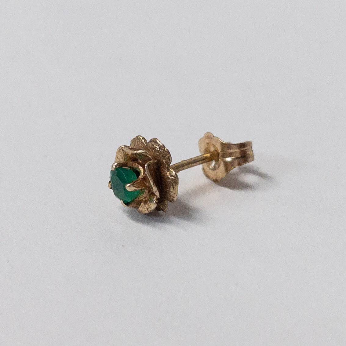 14K Gold Green Stone Floral Stud Earrings