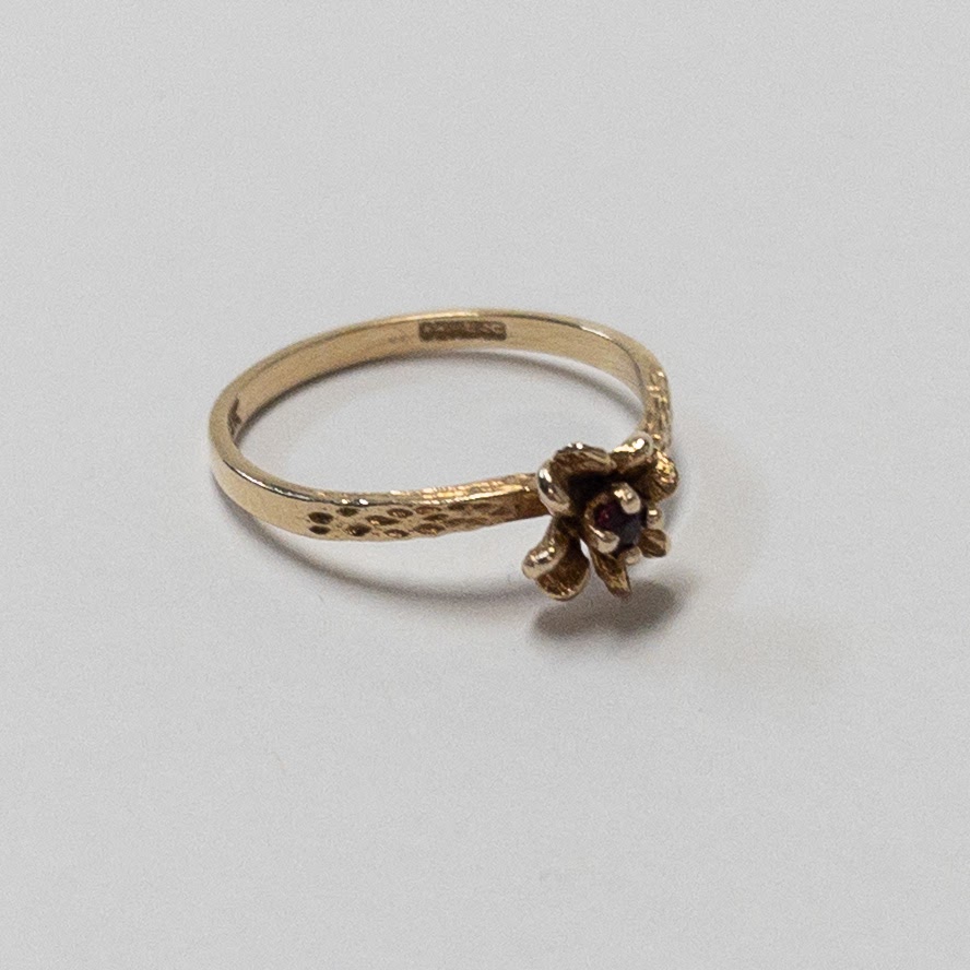 10K Gold & Garnet Ring