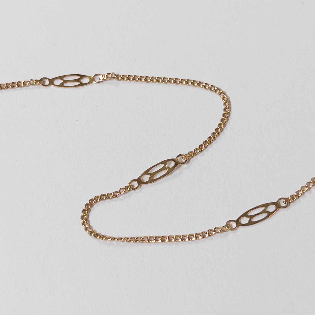 18K Oval Fancy Link Chain Necklace