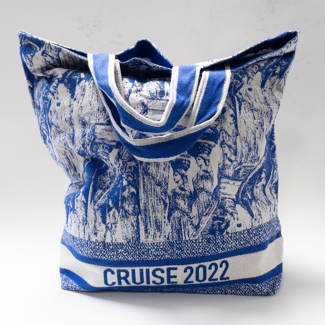 Dior // Cruise 2022 Blue Embroidered Shopping Tote – VSP Consignment