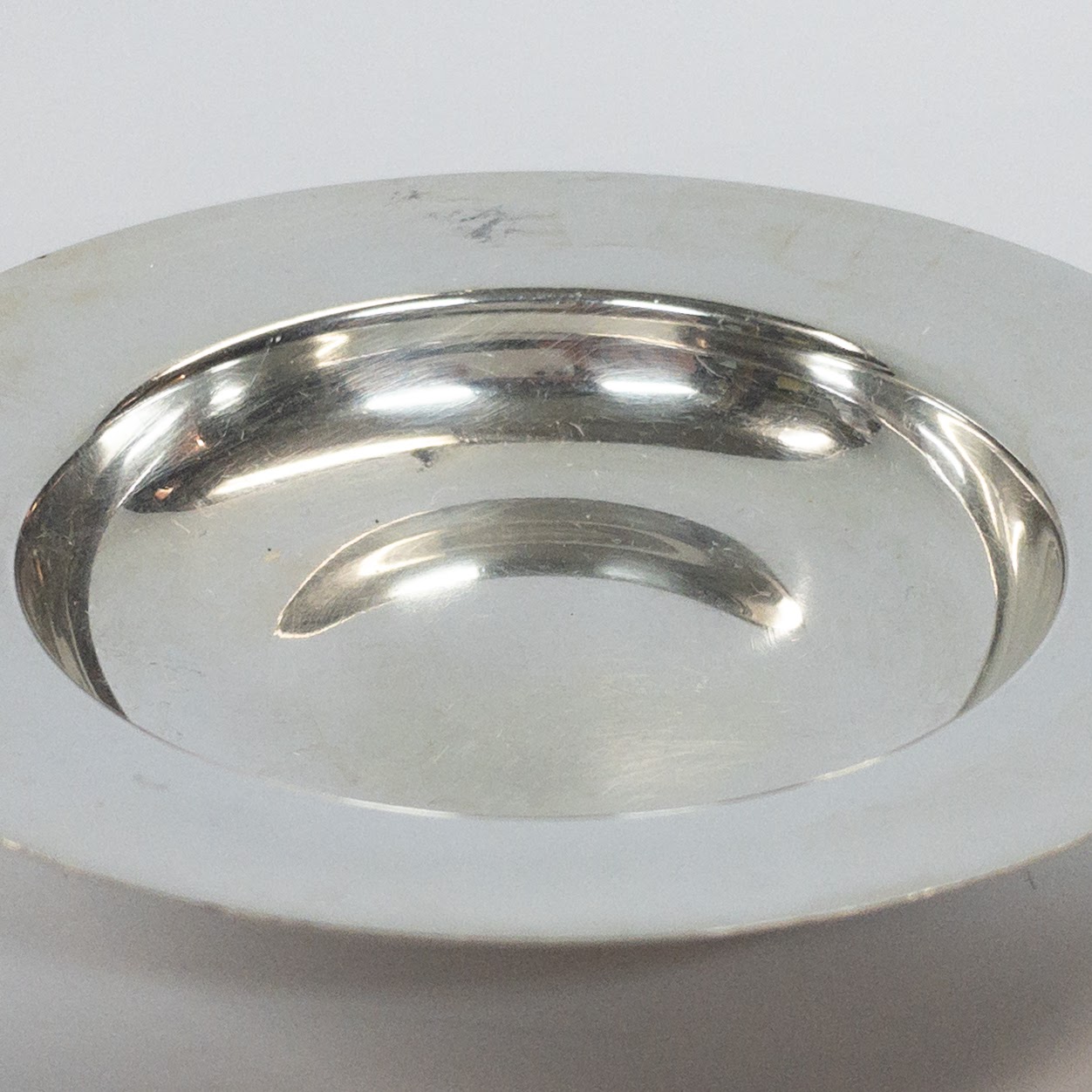 Tiffant & Co. Sterling Silver Plain-Rimmed Small Armada Dish