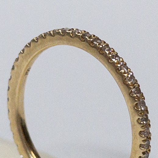 VRAI 18K Gold Pavé Diamond Infinity Band Ring