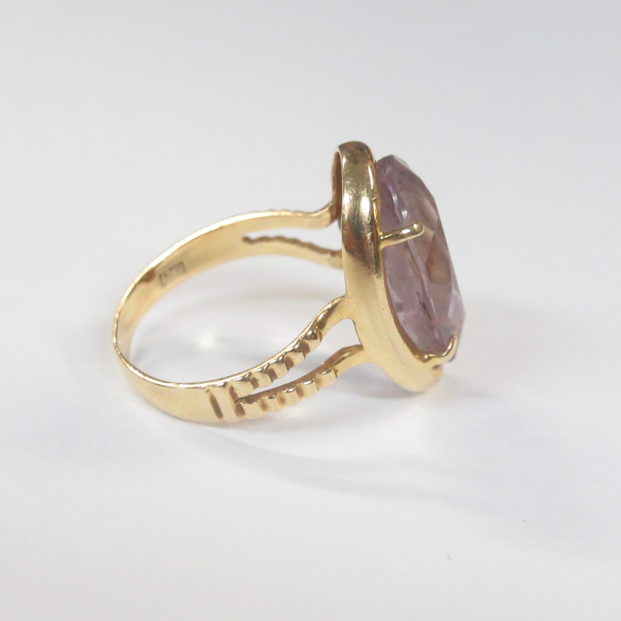 18K Gold and Amethyst Ring