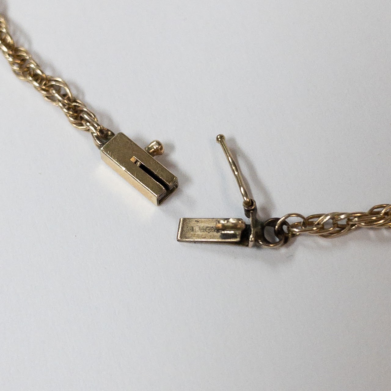 14K Gold Rope Chain Bar Plaque Bracelet