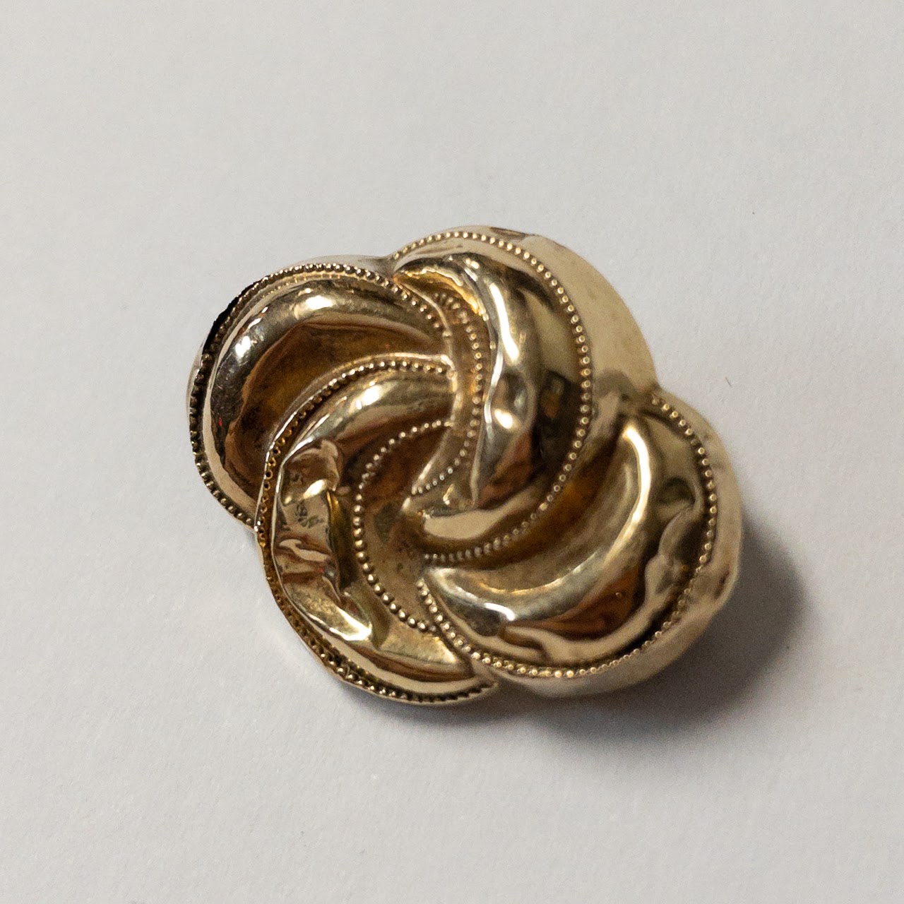 10K Gold Swirl Brooch