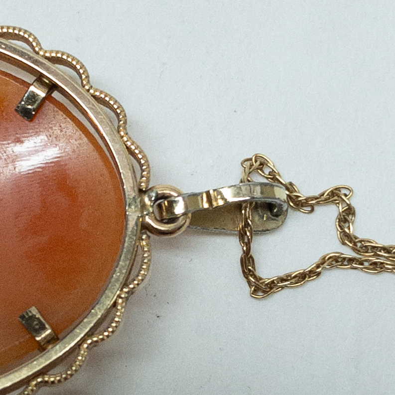 14K Gold Cameo Pendant Necklace