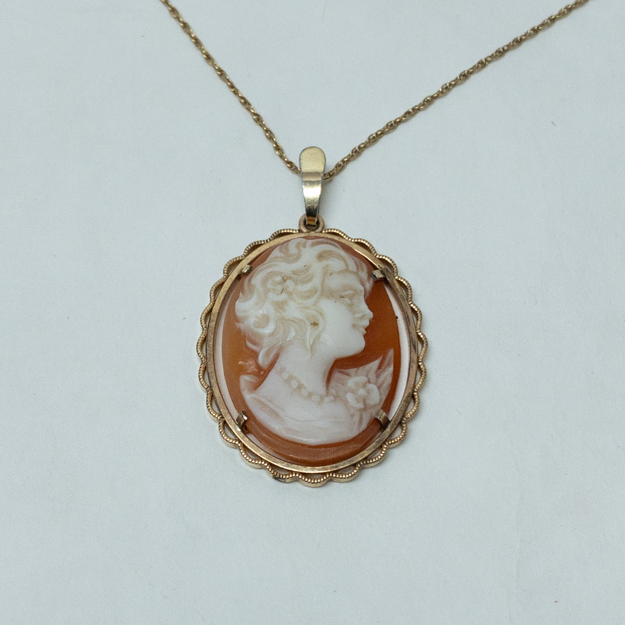 14K Gold Cameo Pendant Necklace