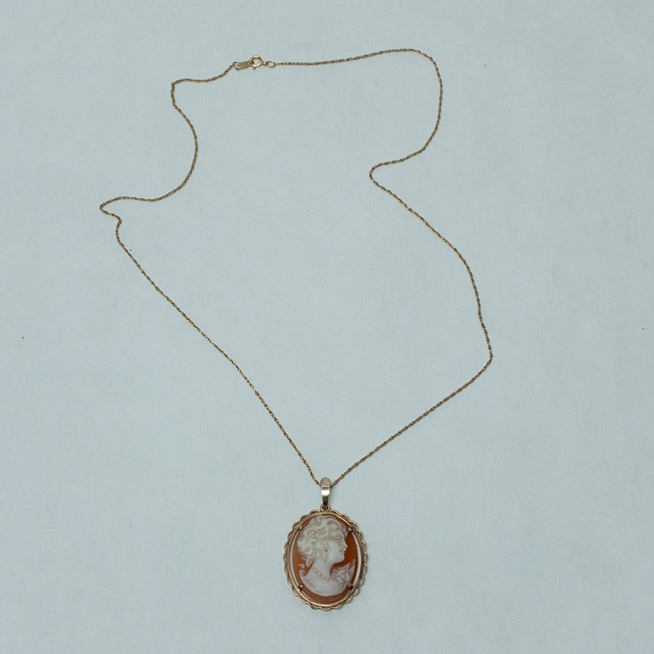 14K Gold Cameo Pendant Necklace