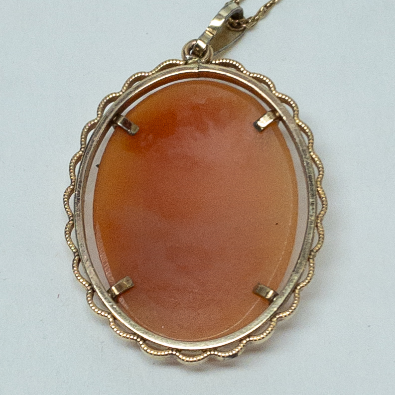 14K Gold Cameo Pendant Necklace