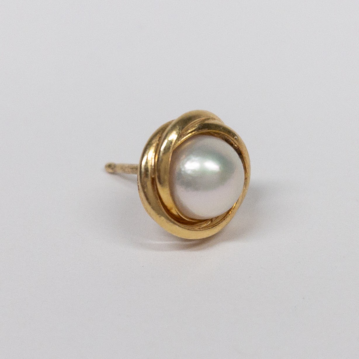 18K Gold and Pearl Stud Earrings