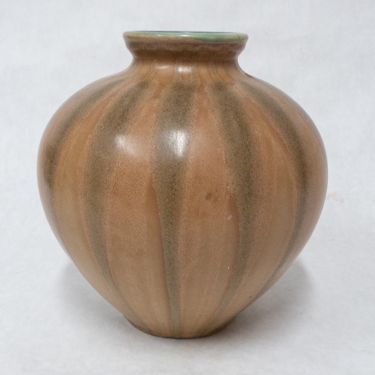 Rosemary S Ceramics Signed Vase   Ca70d0fb 2b69 4c93 846f 9e064b14a49a.JPG