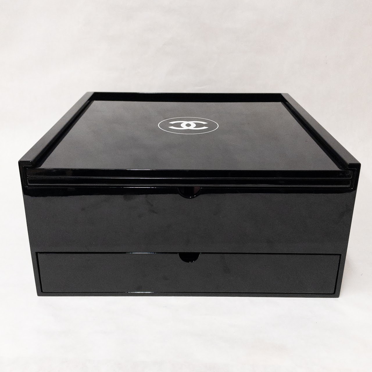 CHANEL Lacquered Beauty Jewelry Box Black