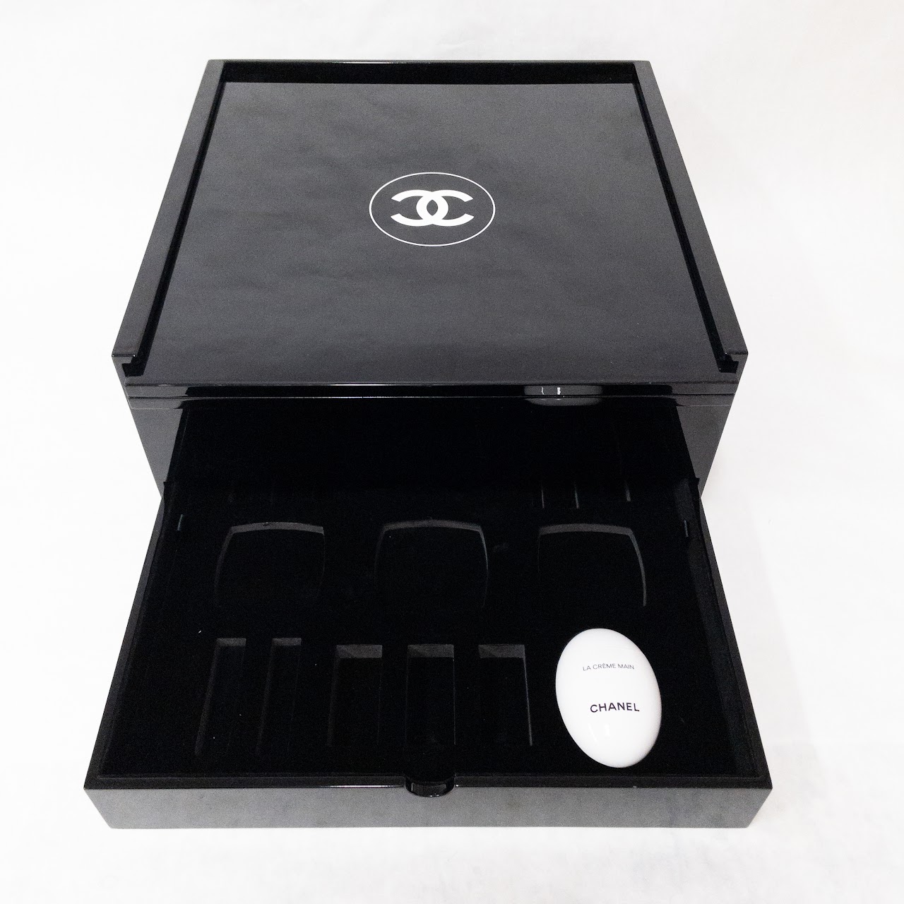 Buy the Chanel Beauty 2022 Promotional Game Set