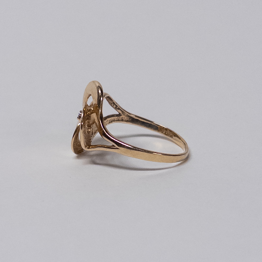 14K Gold Interlocking Circles Ring with Tiny Diamond Center