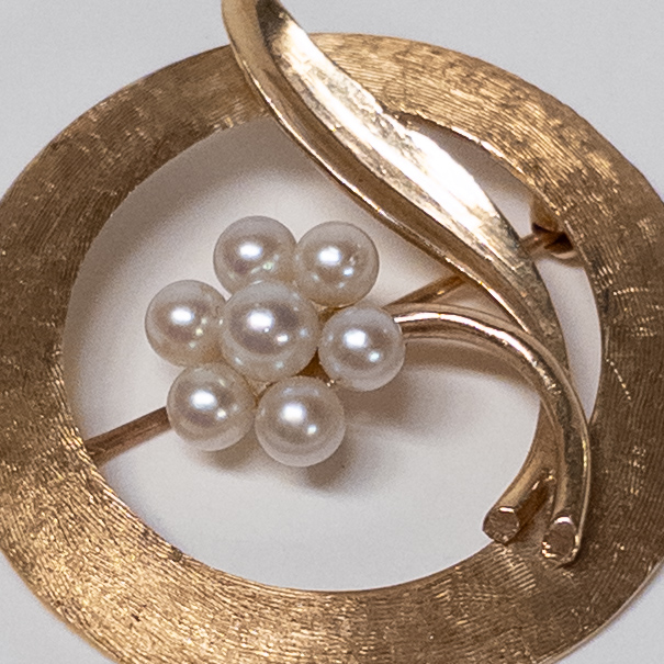 14K Gold and Pearl Vintage Floral Wreath Brooch