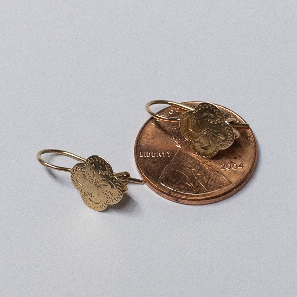 14K Gold Earrings With Clover Shaped Detail