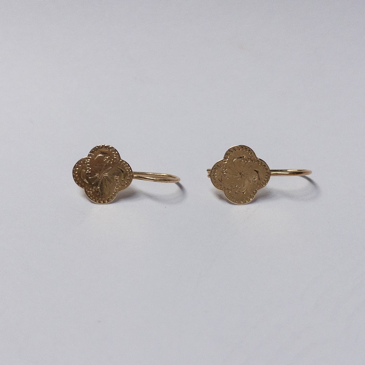 14K Gold Earrings With Clover Shaped Detail