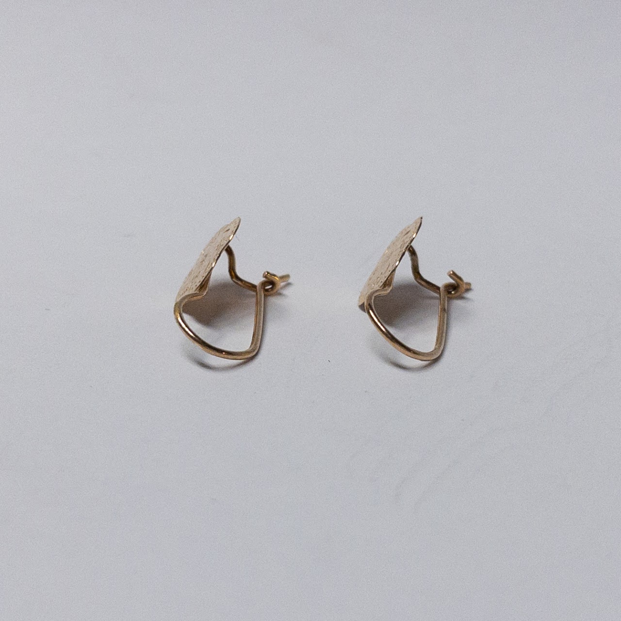 14K Gold Earrings With Clover Shaped Detail