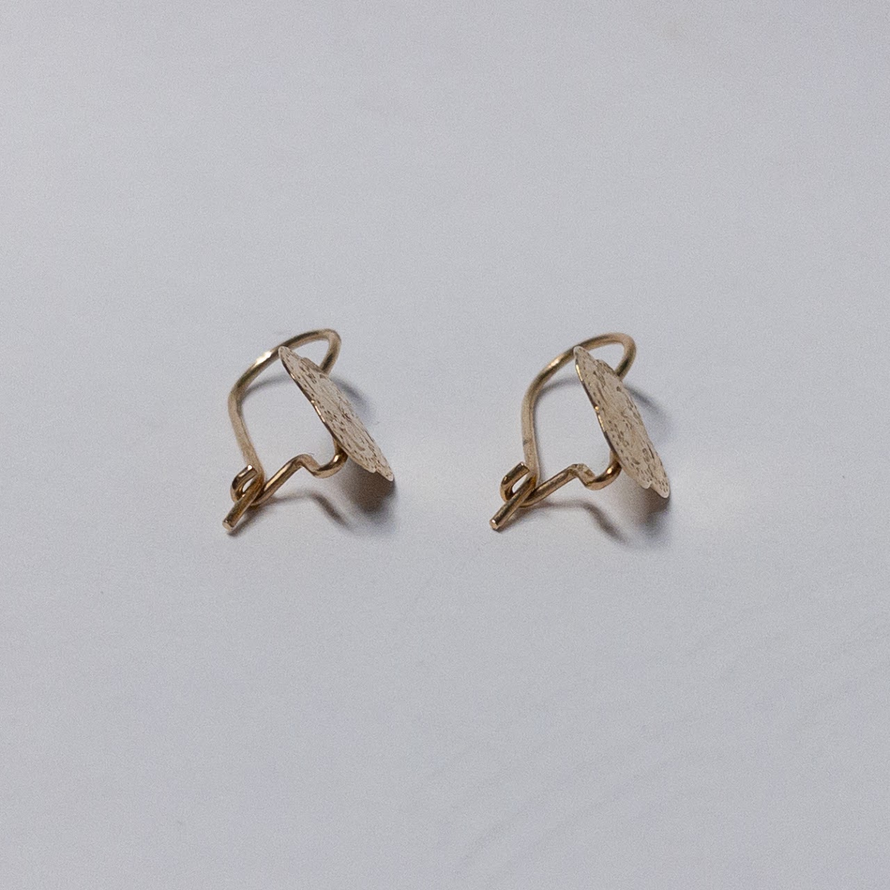 14K Gold Earrings With Clover Shaped Detail