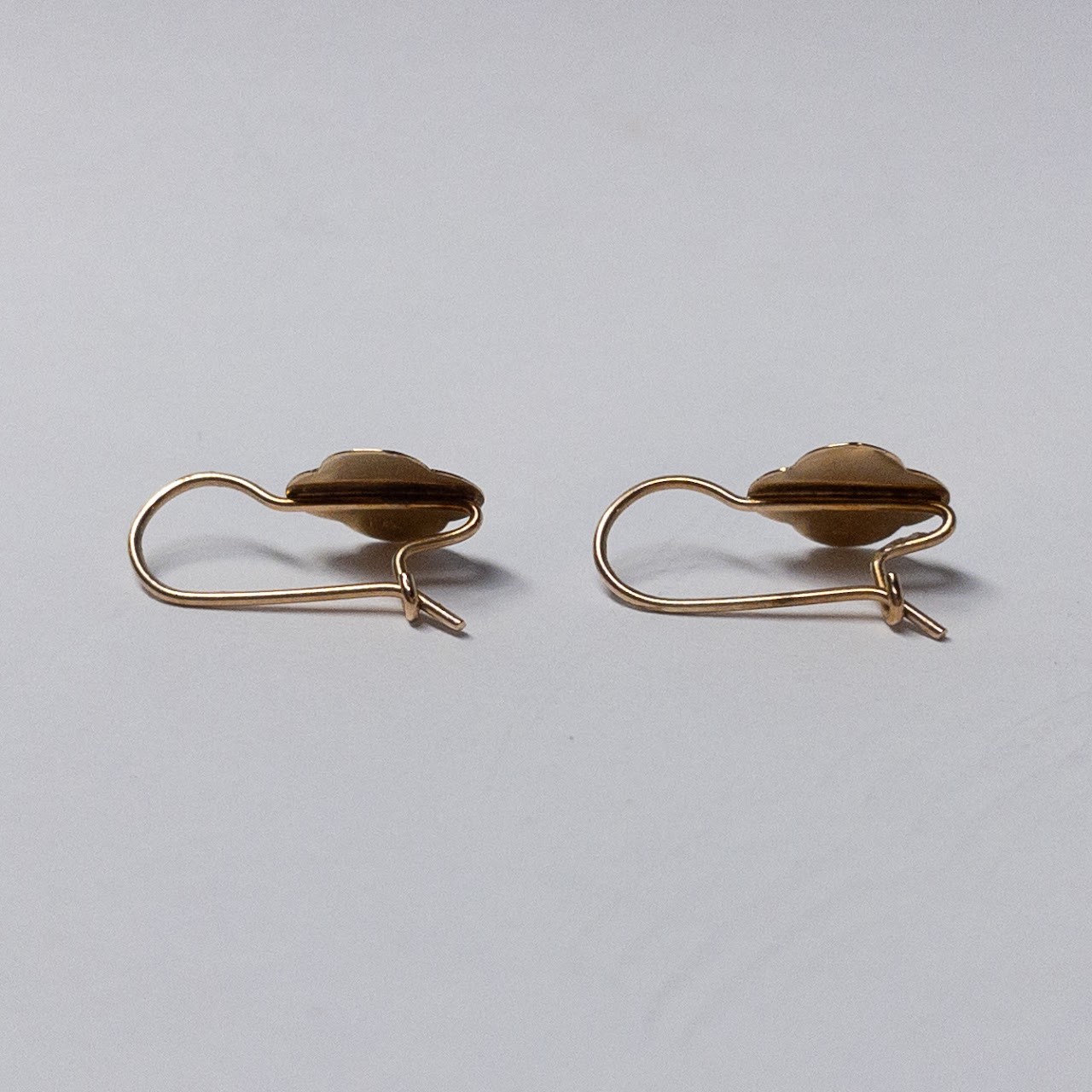 14K Gold Earrings With Clover Shaped Detail