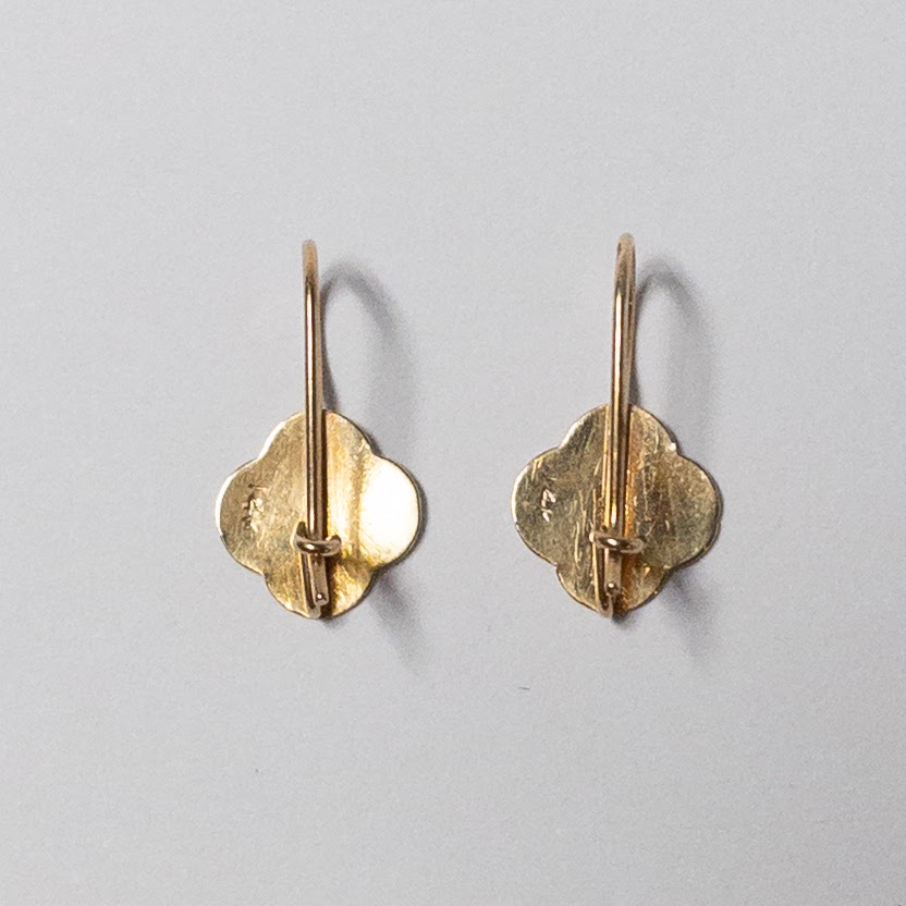 14K Gold Earrings With Clover Shaped Detail