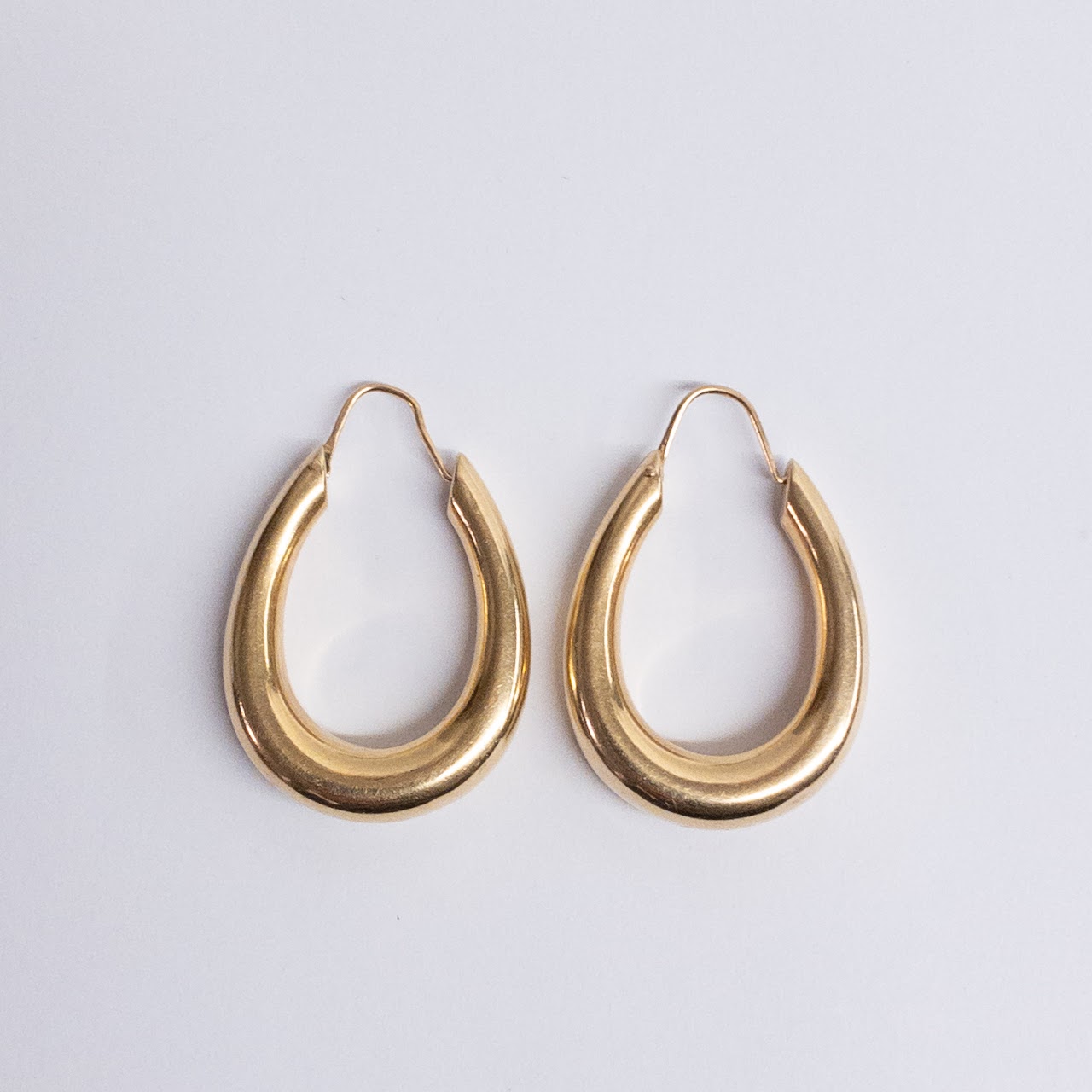 14K Gold Oval Hoop Earrings