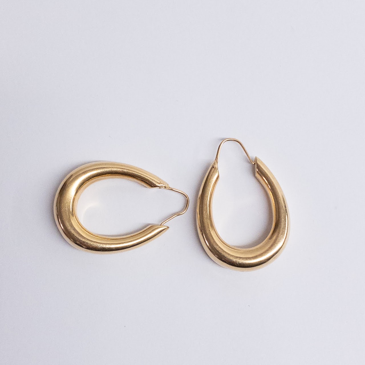 14K Gold Oval Hoop Earrings