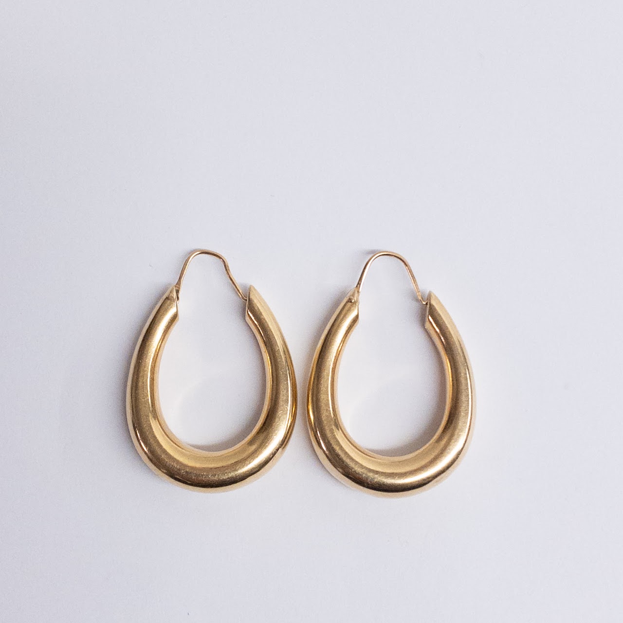 14K Gold Oval Hoop Earrings