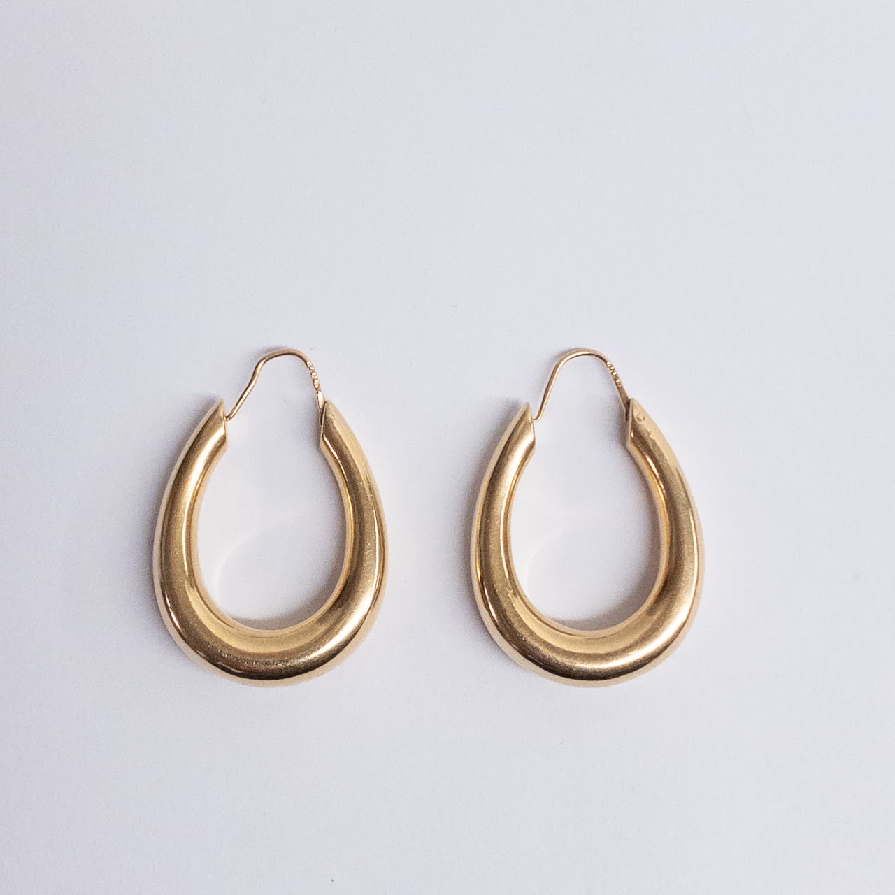 14K Gold Oval Hoop Earrings