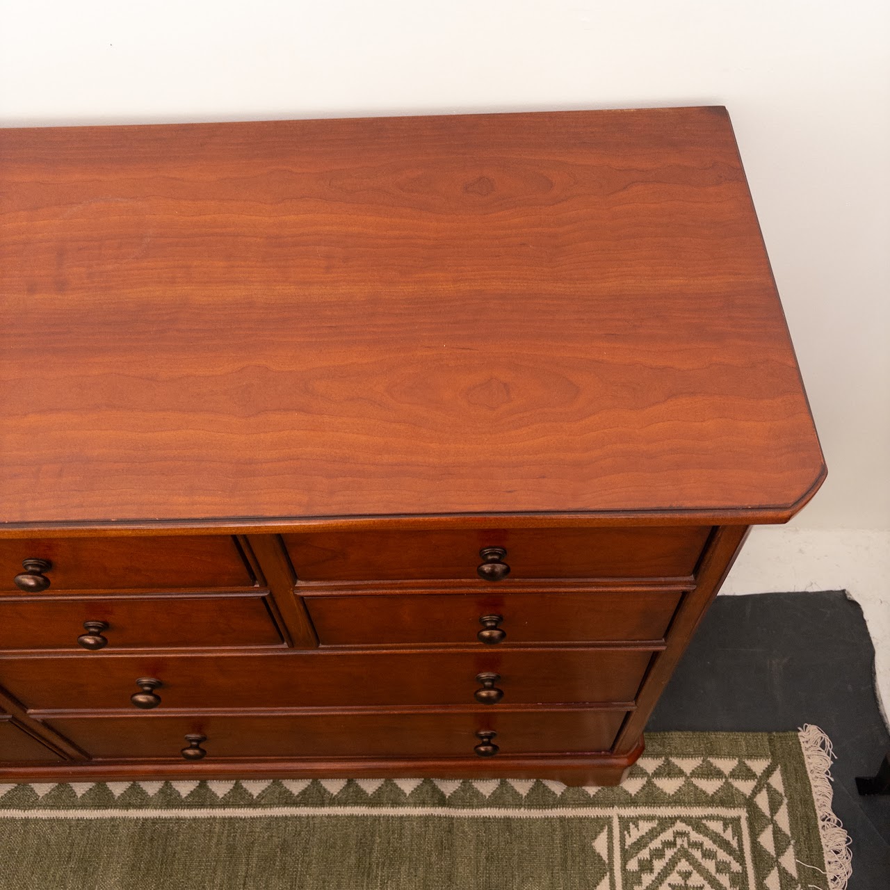 Thomasville Furniture Cherry 10-Drawer Dresser