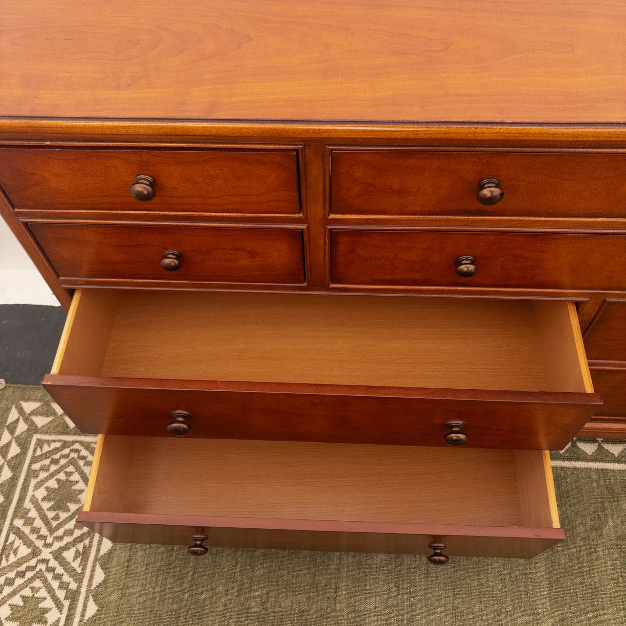 Thomasville Furniture Cherry 10-Drawer Dresser