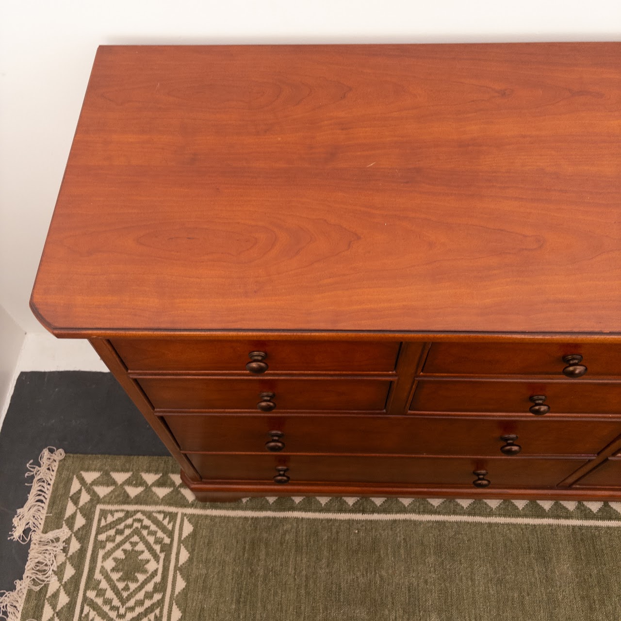 Thomasville Furniture Cherry 10-Drawer Dresser