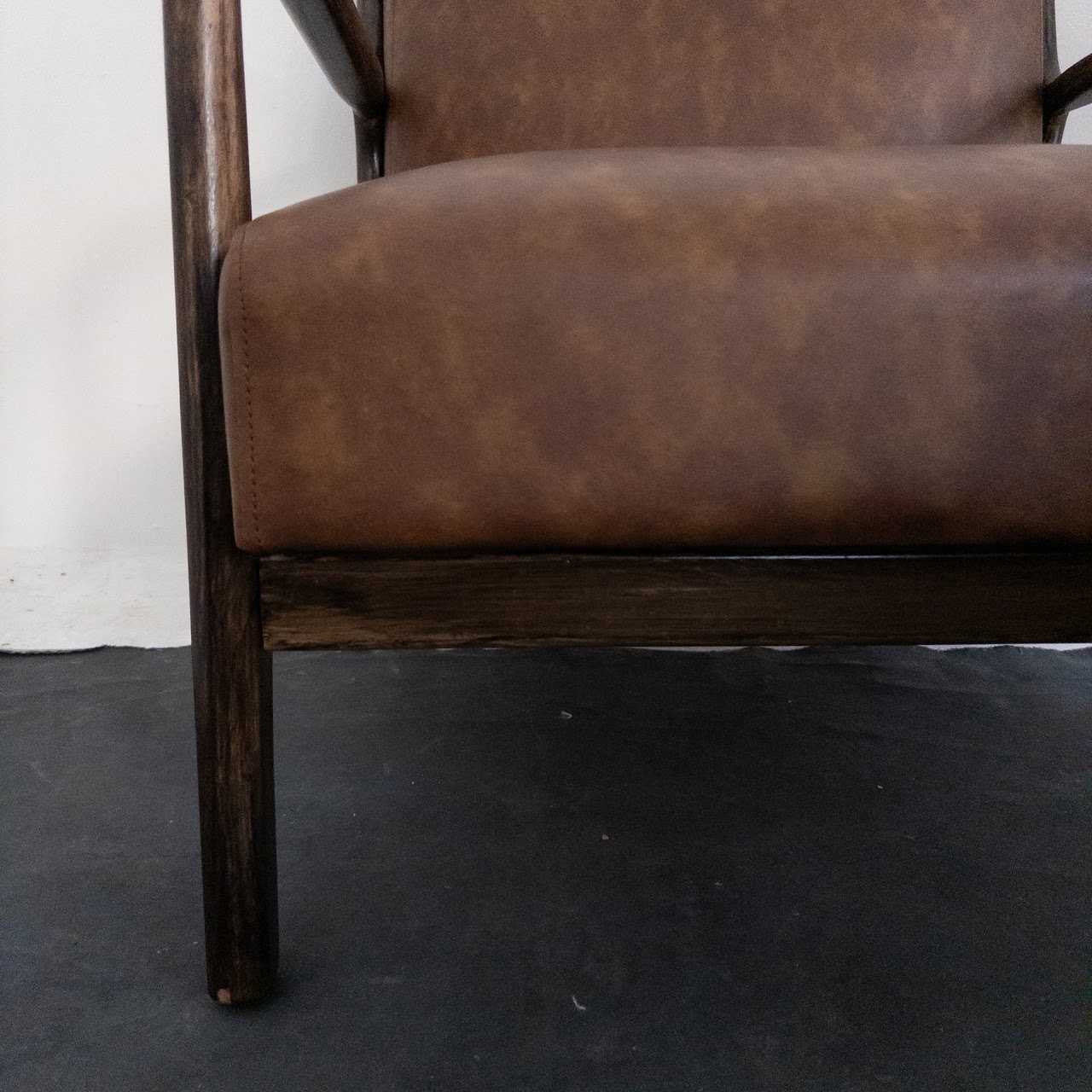 Mid-Century Style Lounge Chair