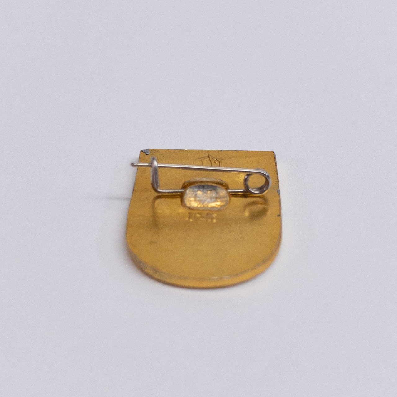10K Gold Mockba Lapel Pin