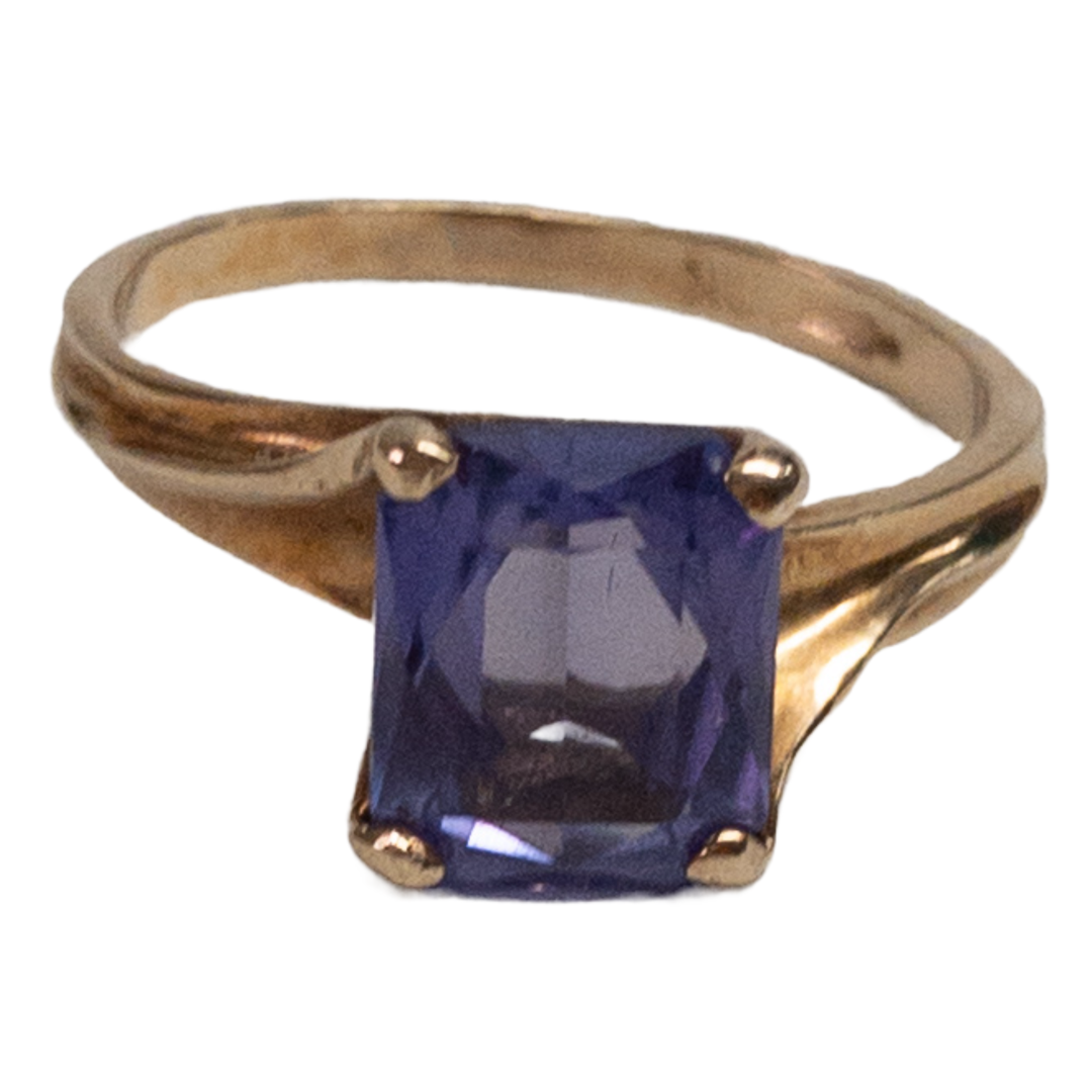 10K Gold and Amethyst Ring