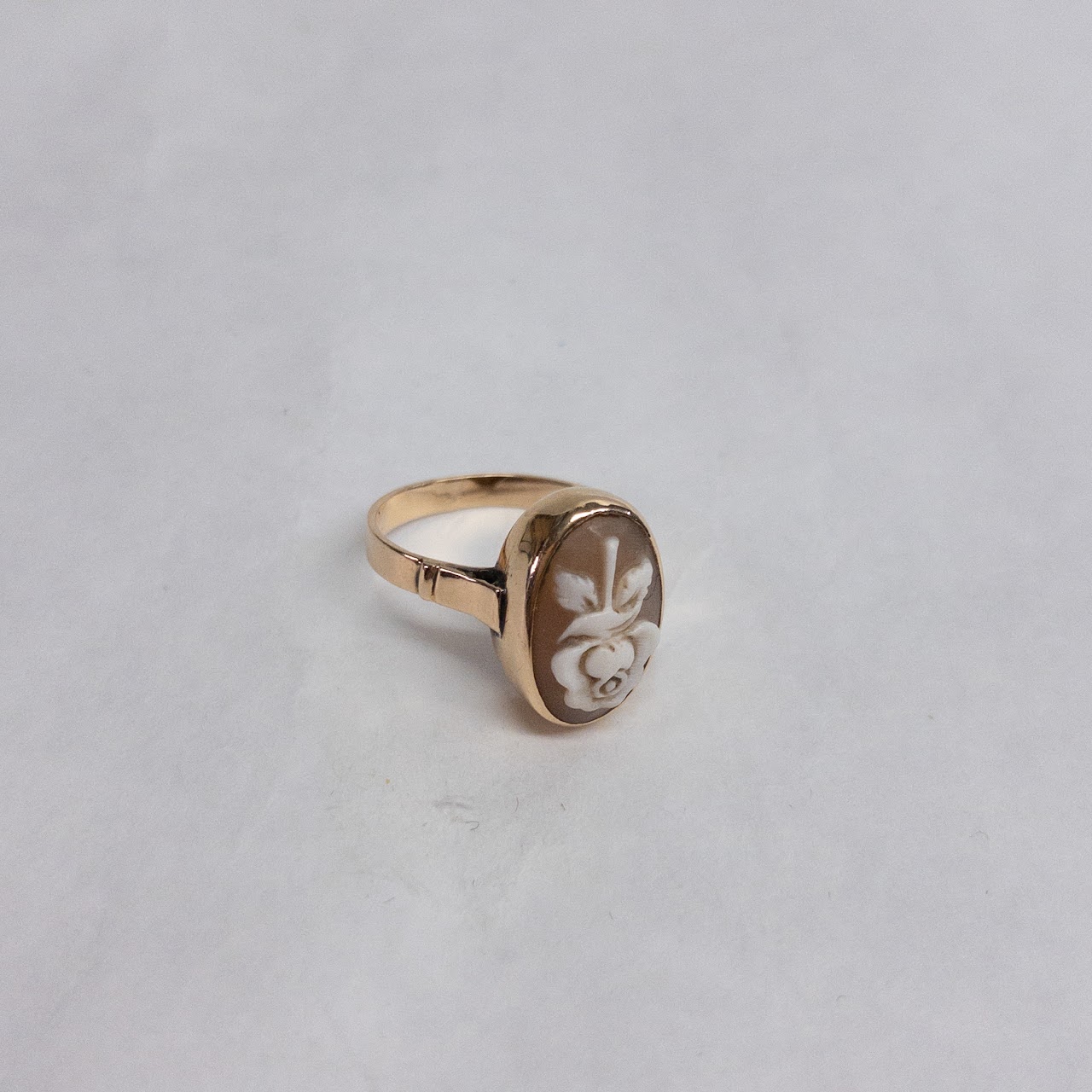 14K Gold Floral Cameo Ring