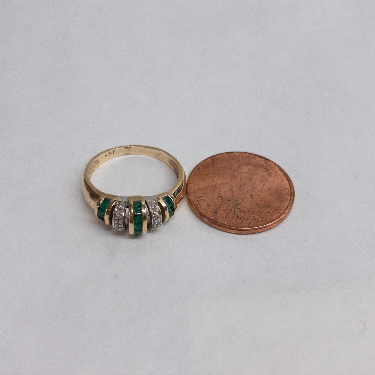 14K Gold Diamond & Green Stone Ring