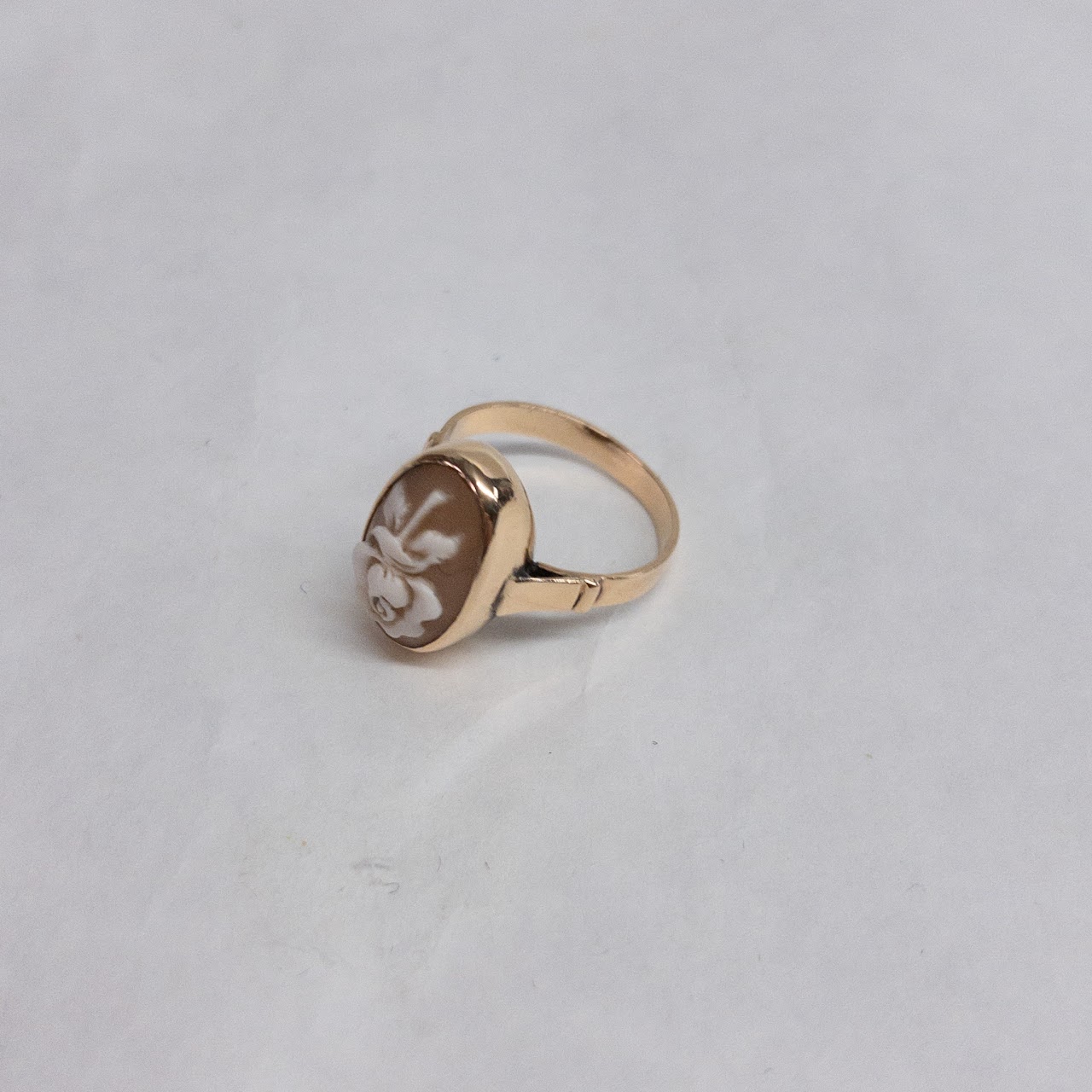 14K Gold Floral Cameo Ring