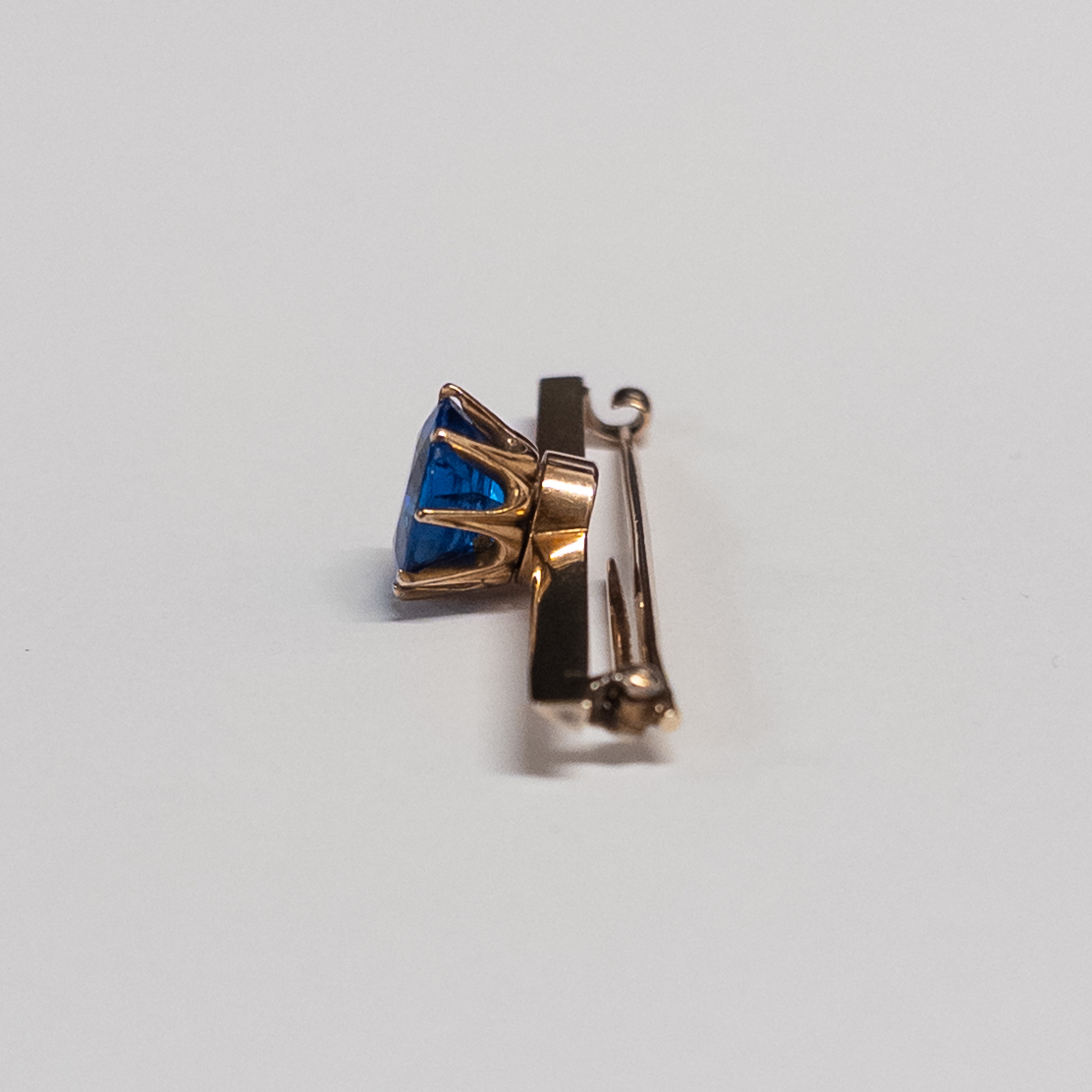 14K Gold and Blue Crystal Art Deco Bar Pin