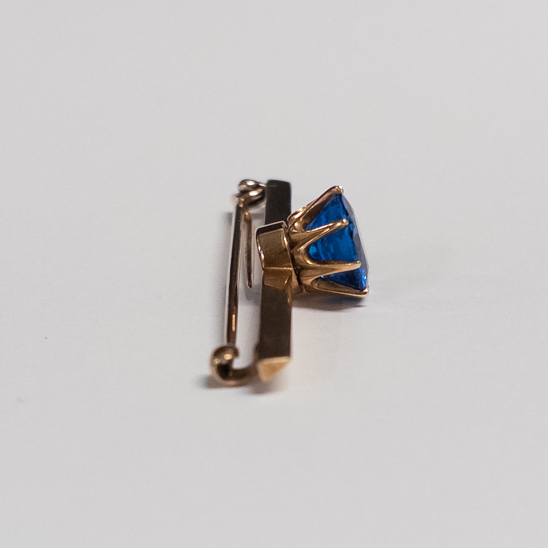 14K Gold and Blue Crystal Art Deco Bar Pin