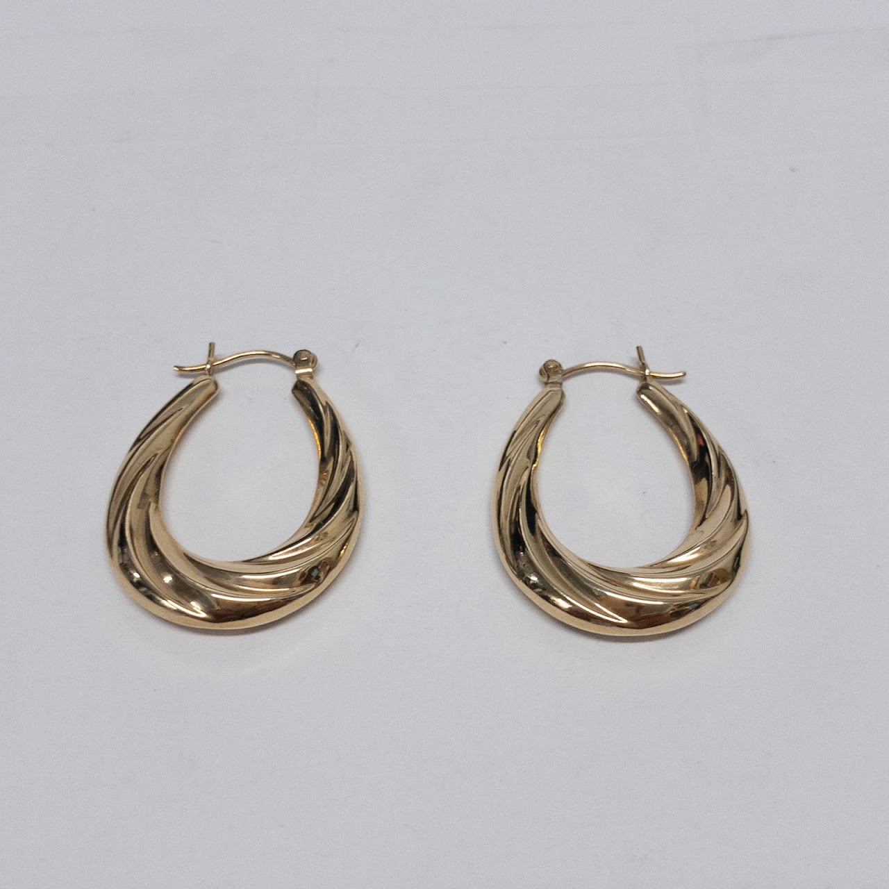 14K Gold Swirled Oval Hoop Earrings