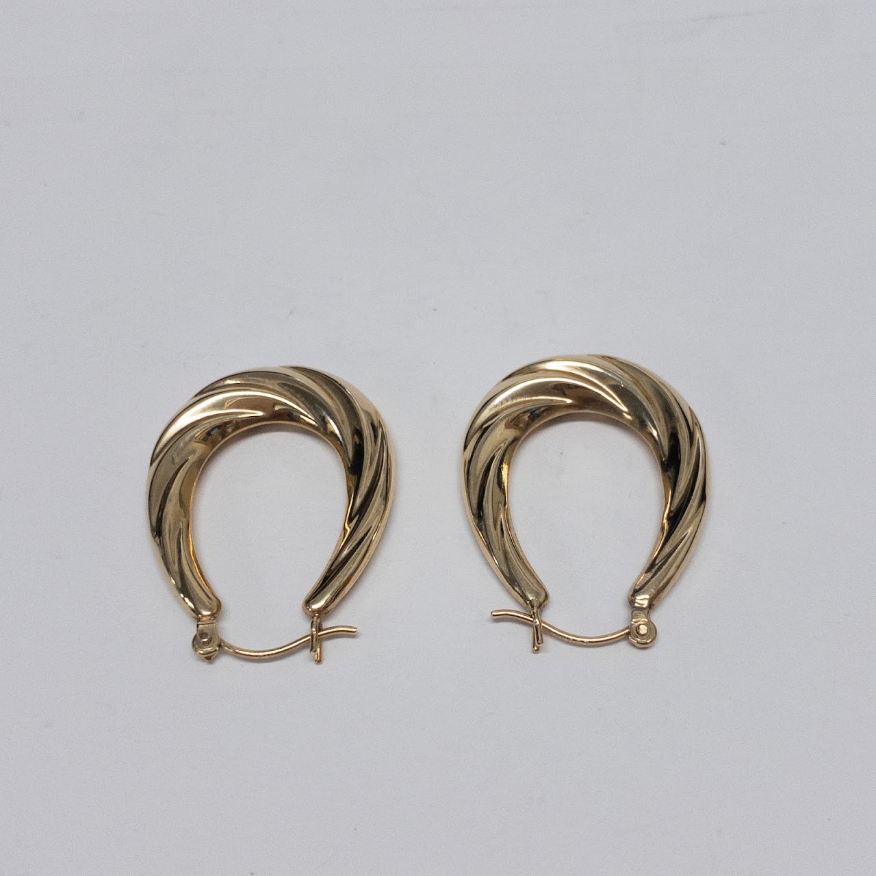 14K Gold Swirled Oval Hoop Earrings